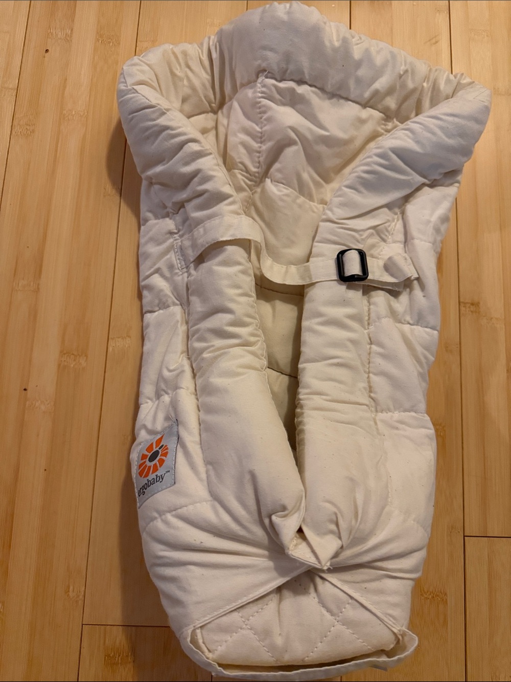 Ergobaby Cream Infant Lounger with Secure Buckle